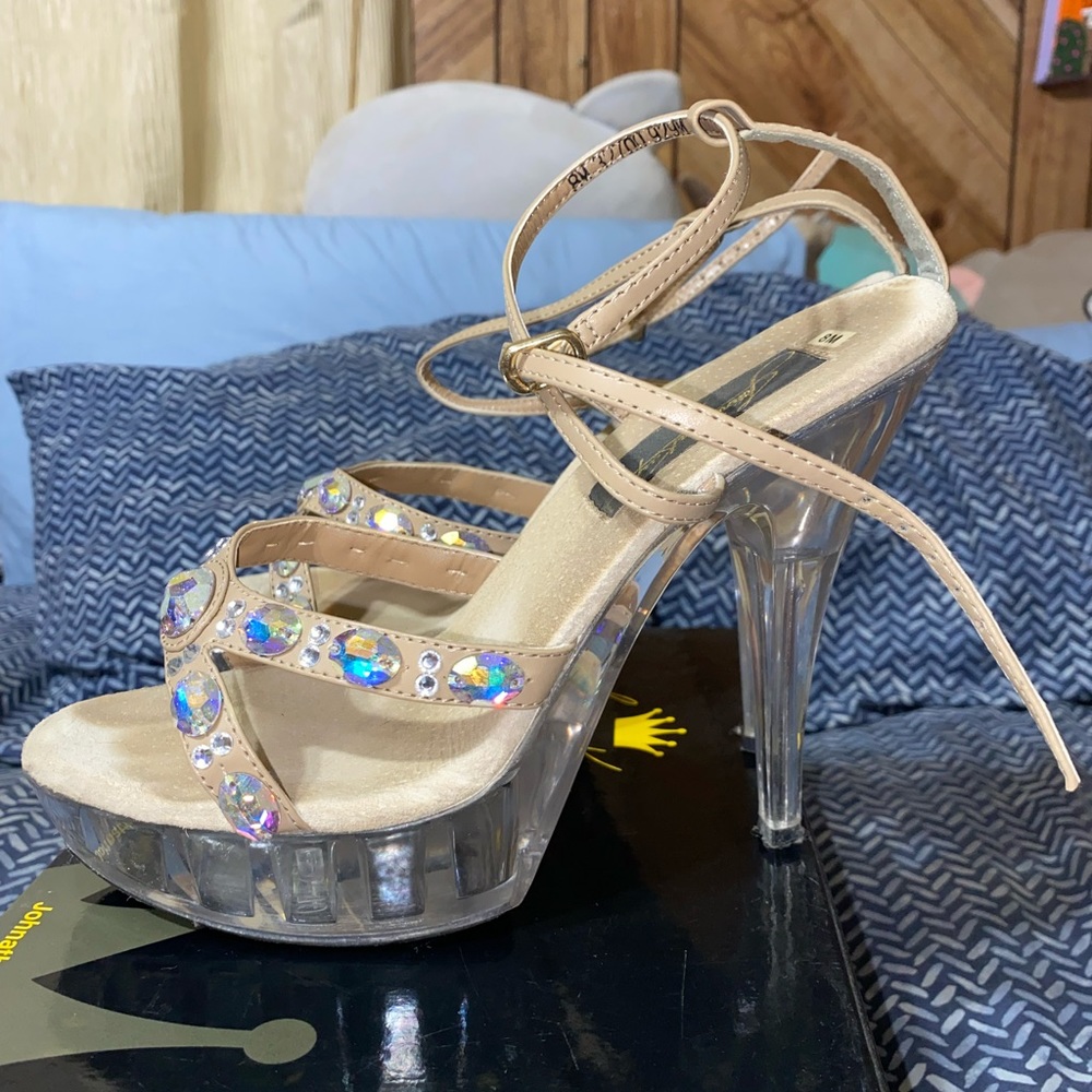 Jonathan kayne size 8 heels taupe